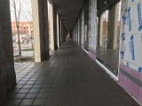 Trottoir d'entrée de commerce